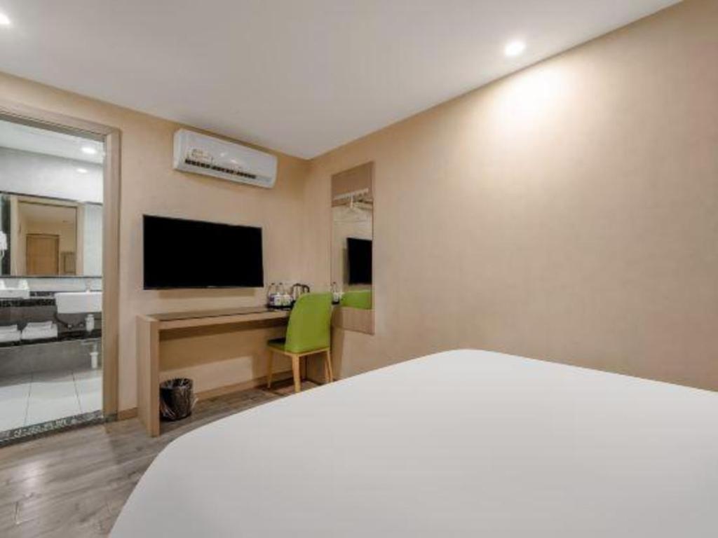 Hotel Jitai Yangpu Benxi Hospital Branch