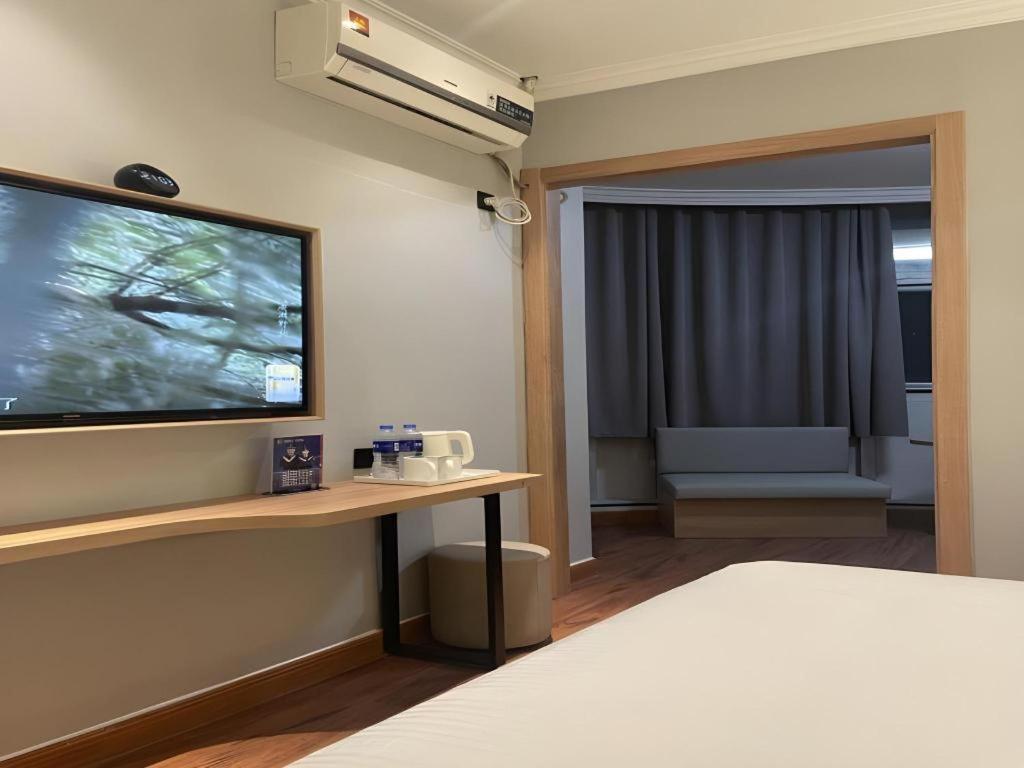Greentree Hongqiao Hub Convention Center Jinghua Road Shell 3*