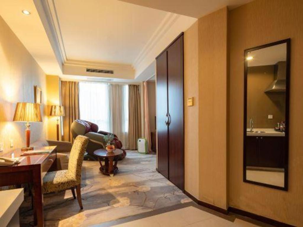 Ramada By Wyndham Wujiaochang Hotel 4*