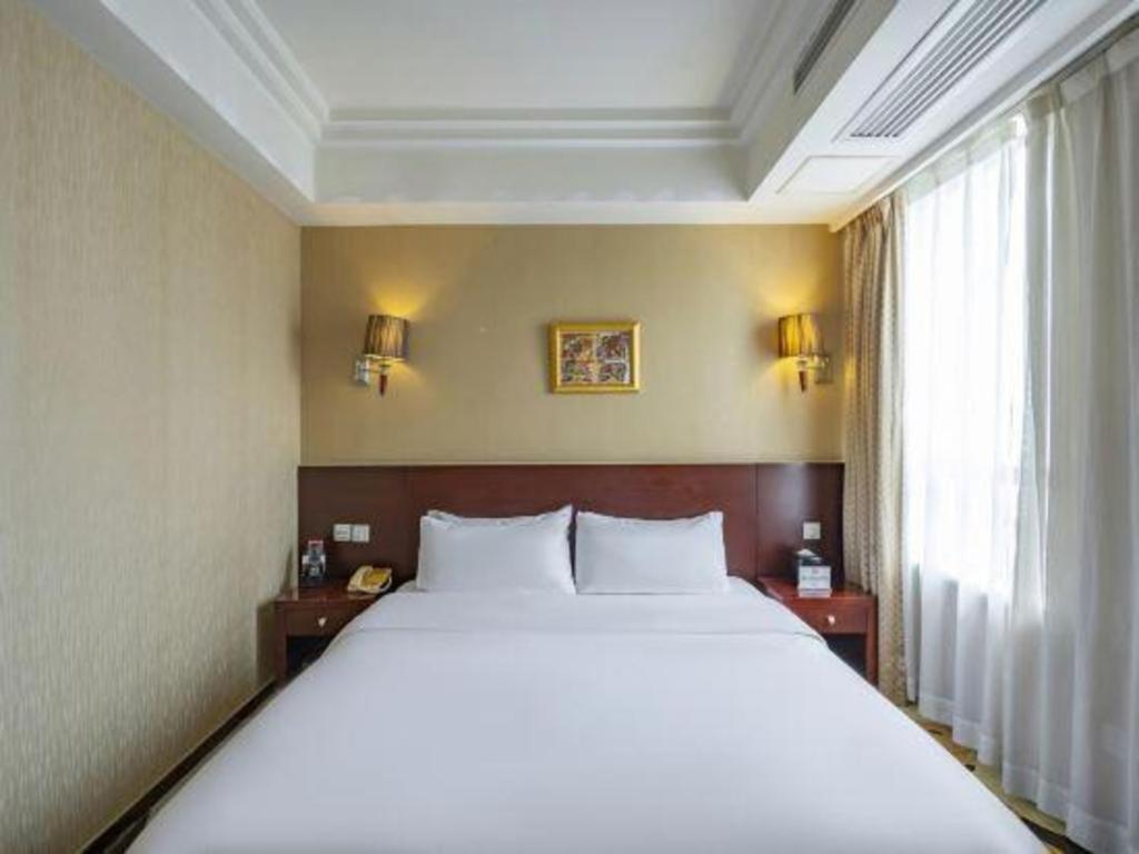 Ramada By Wyndham Wujiaochang Hotel 4*