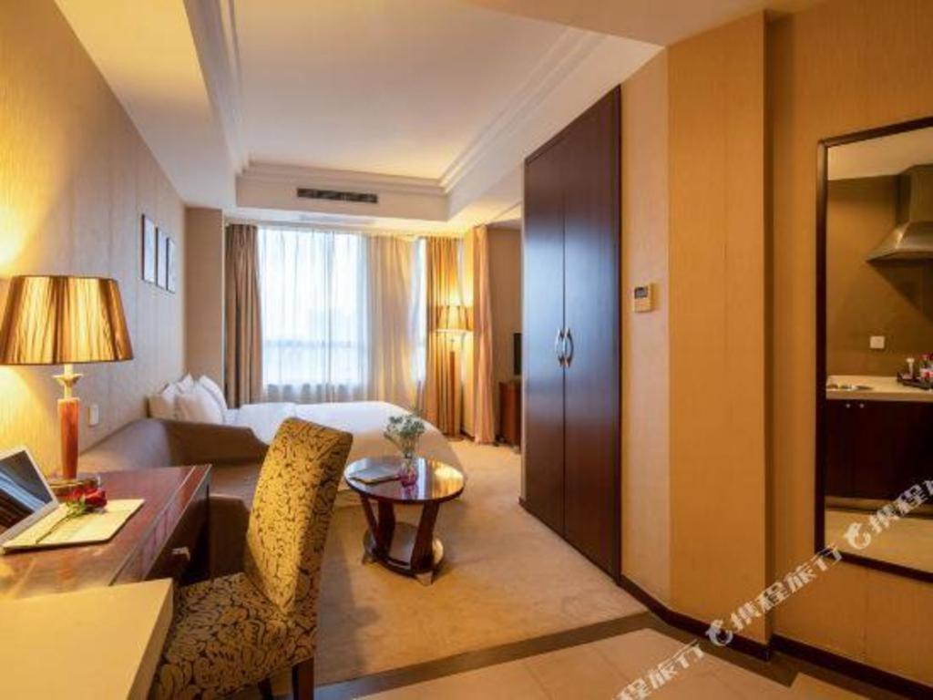 Hotel Ramada By Wyndham Wujiaochang 4*
