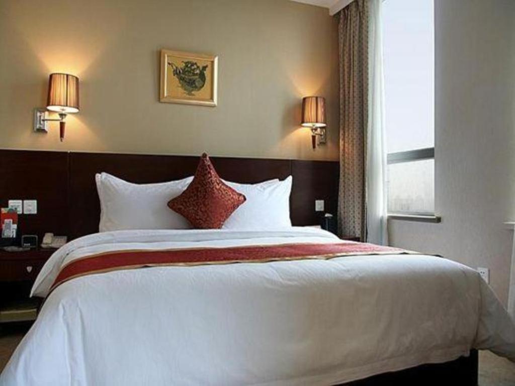 Ramada By Wyndham Wujiaochang 4*