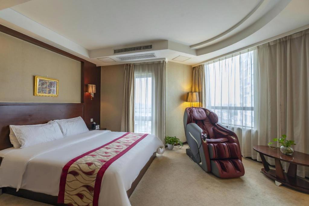 Ramada By Wyndham Wujiaochang Hotel 4*