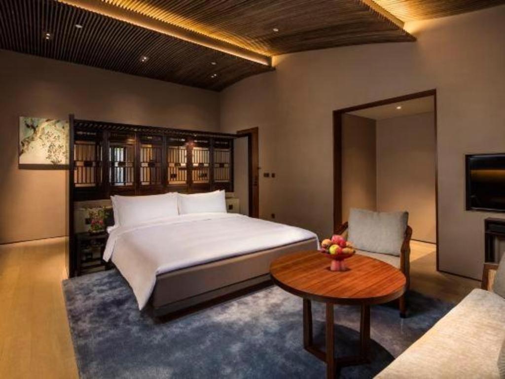 Ahn Luh Zhu Jia Jiao Shanghai