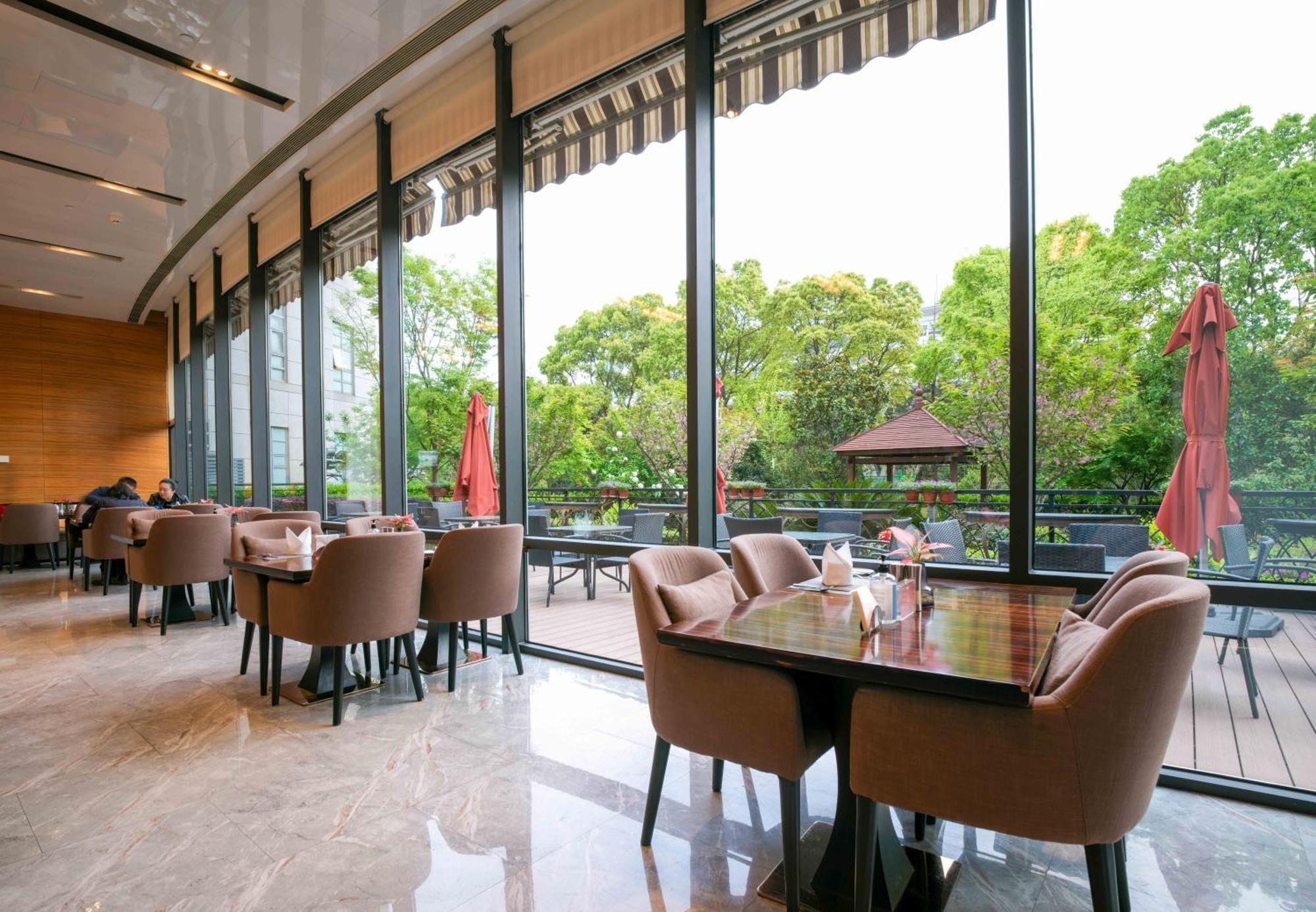 Hotel Ramada Plaza Pudong Airport - 3 Mins To Pvg Depature Floor & Check Entrance With Shuttle 4*
