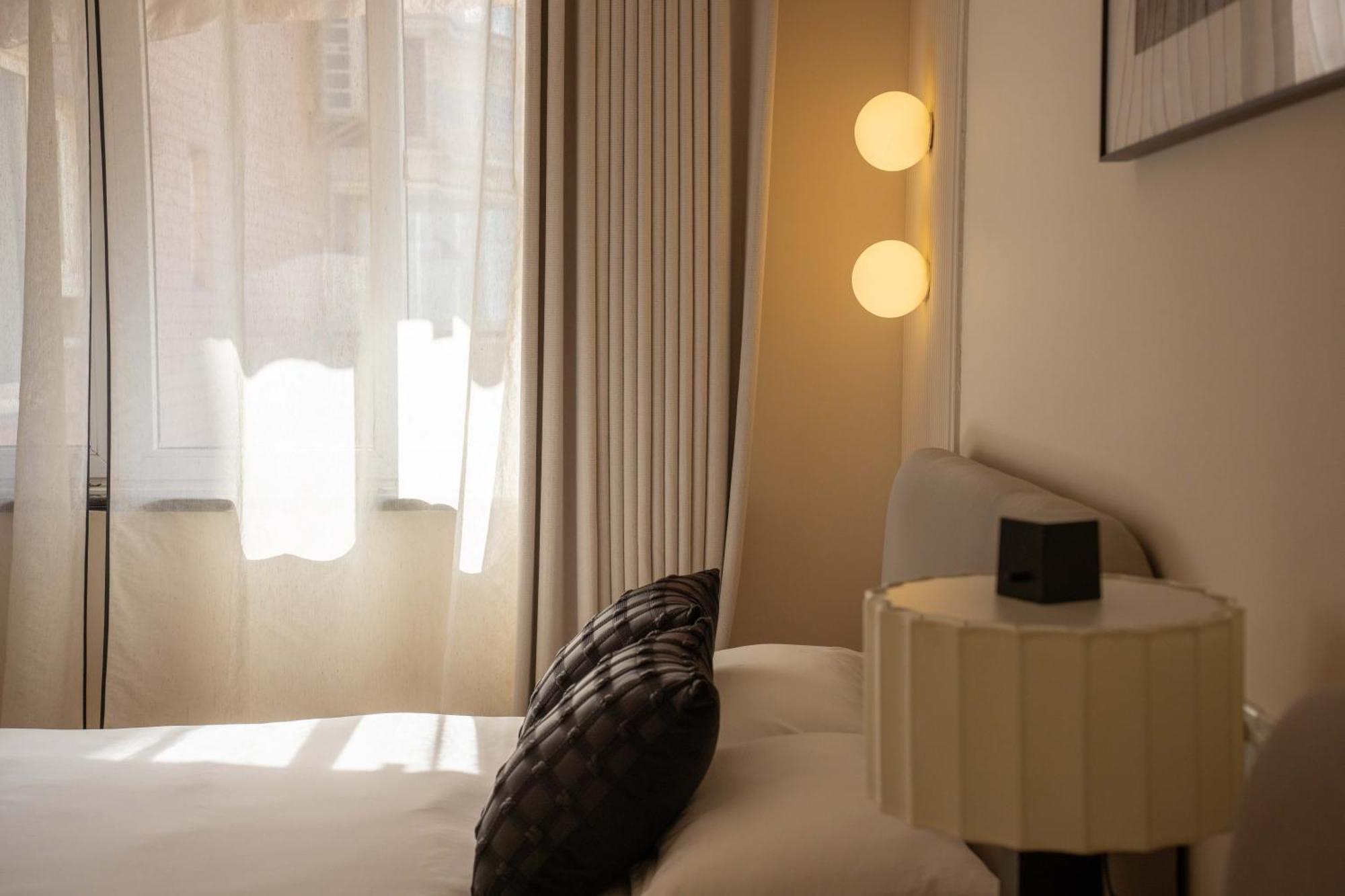 Moli - Bund River View Walk To Yu Garden And The Bund 3bedrooms 2bathrooms 1bathtube With Elevator Ment Apartment