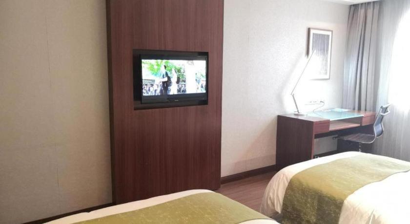 Yitel Collection Hongqiao Airport Hotel 4*