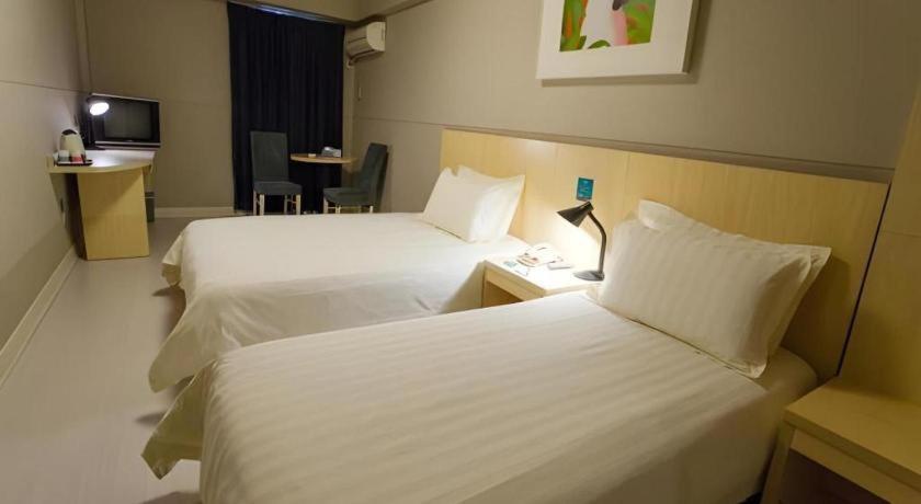 Jinjiang Lujiazui Hotel 2*