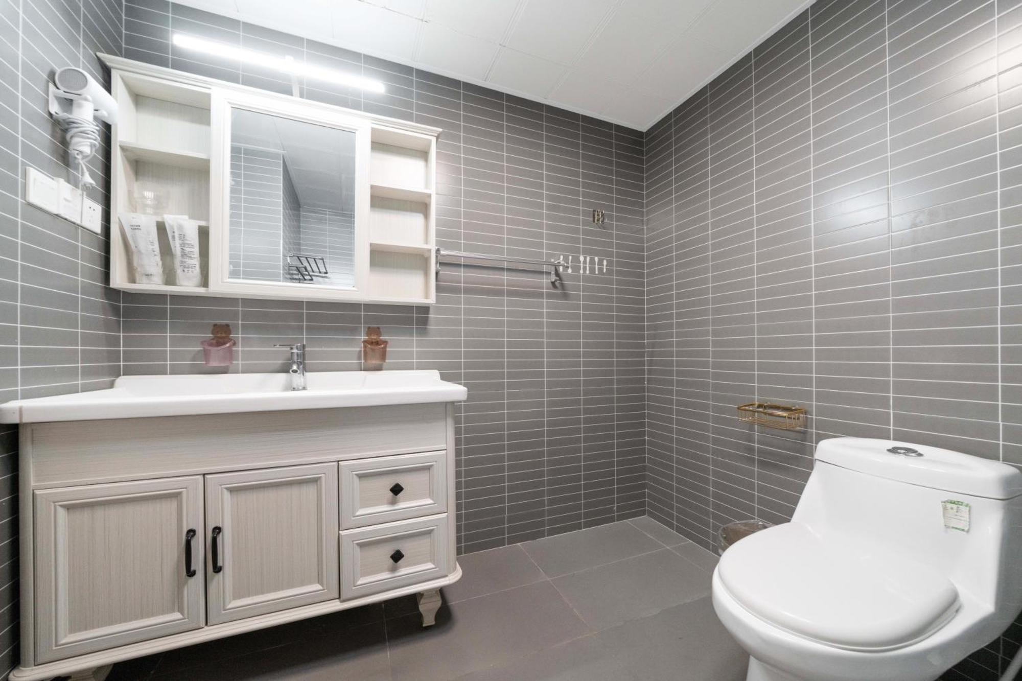 Moli - Bund River View Walk To Yu Garden And The Bund 3bedrooms 2bathrooms 1bathtube With Elevator Ment Apartment *