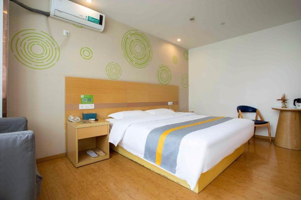 Greentree National Convention And Exhibition Center Huaxiang Road Hotel 3*