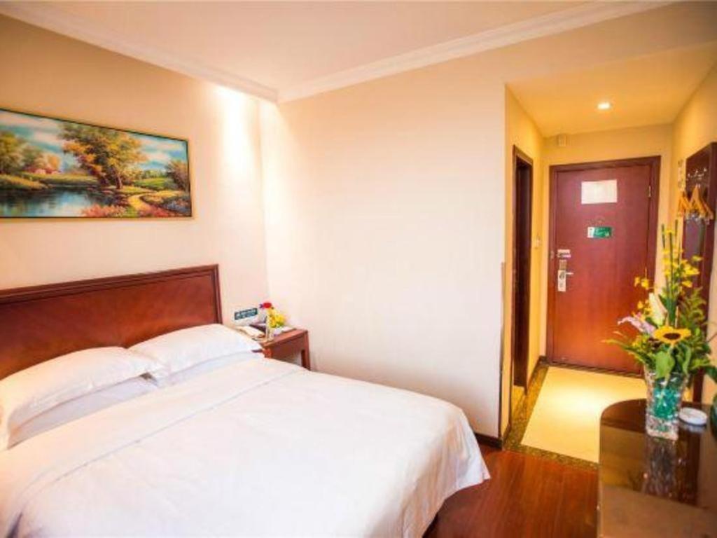 Greentree Waigaoqiao Free Trade Zone Express Hotel 3*