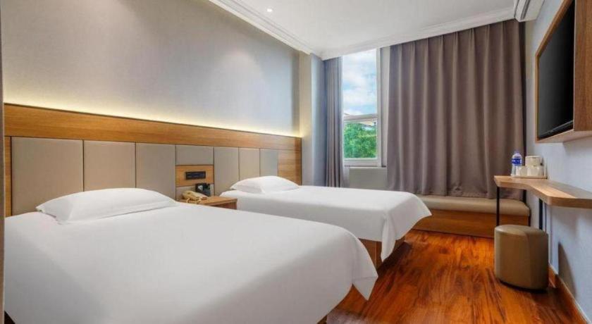 Greentree Hongqiao Hub Convention Center Jinghua Road Shell Hotel 3*