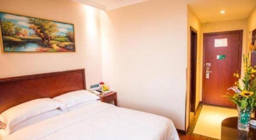 Greentree Waigaoqiao Free Trade Zone Express Hotel