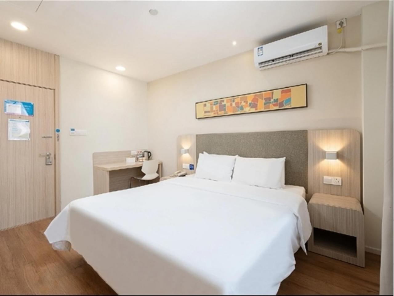 Hanting Shanghai Zhoupu Metro Subway Hotel Hotel 2*