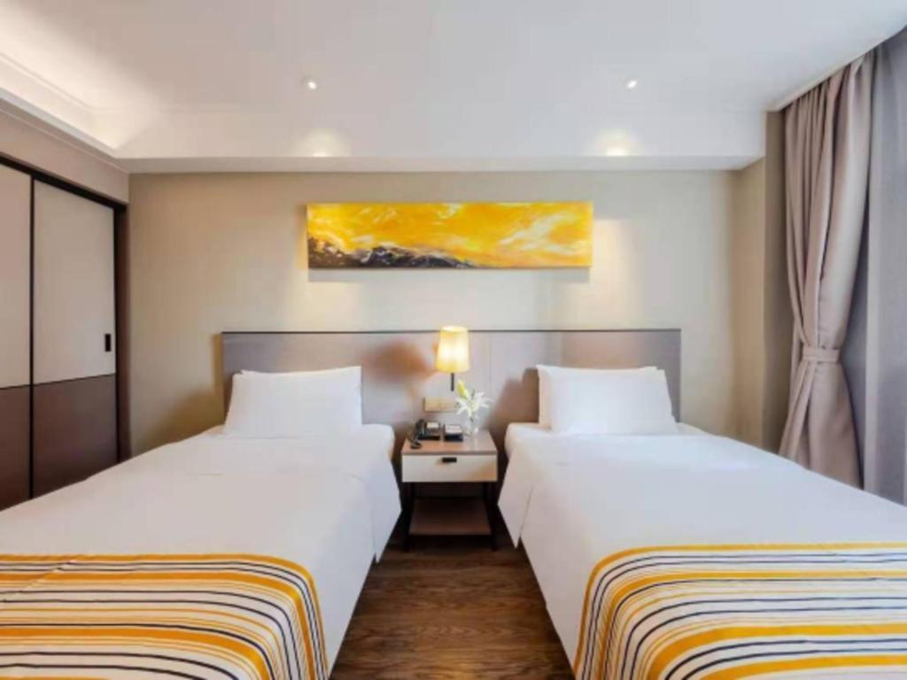 Hotel Xujiahui Branch 3*