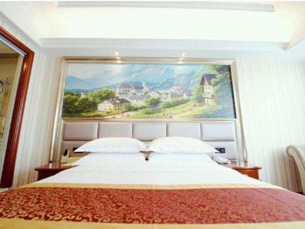 Vienna International Nanxiang Hotel 4*