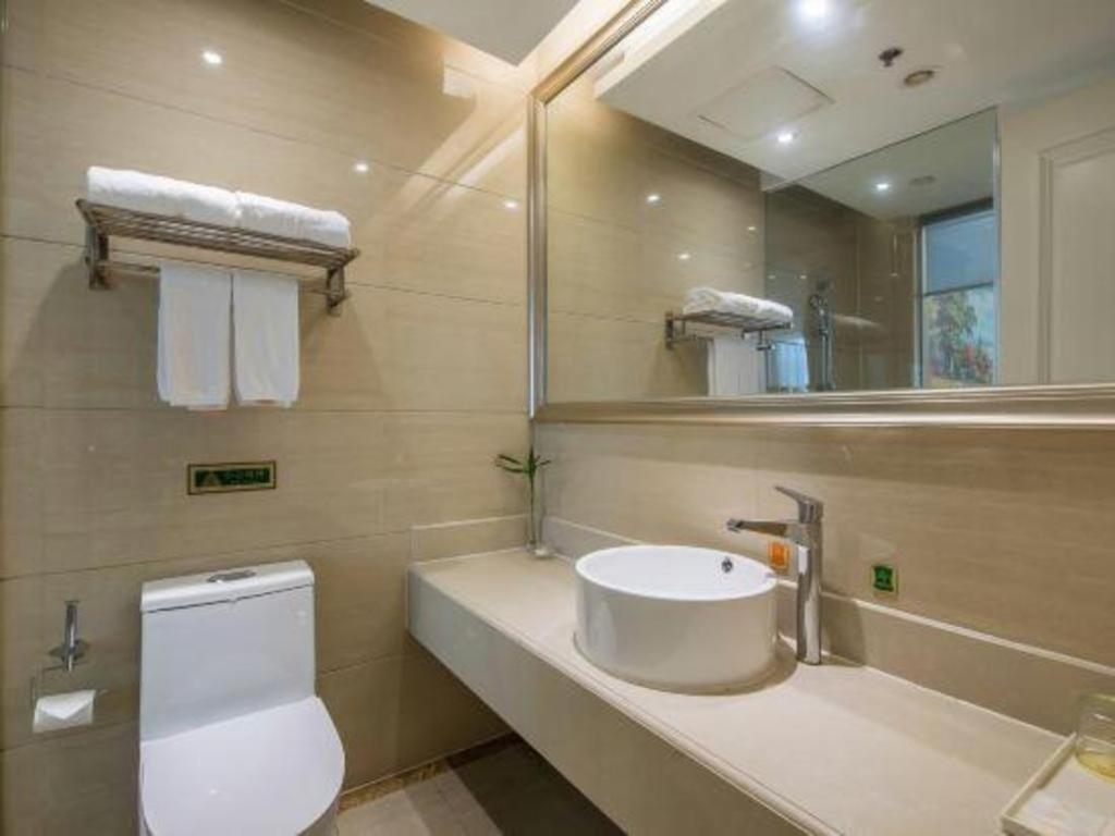 Hotel Vienna International Nanxiang 4*