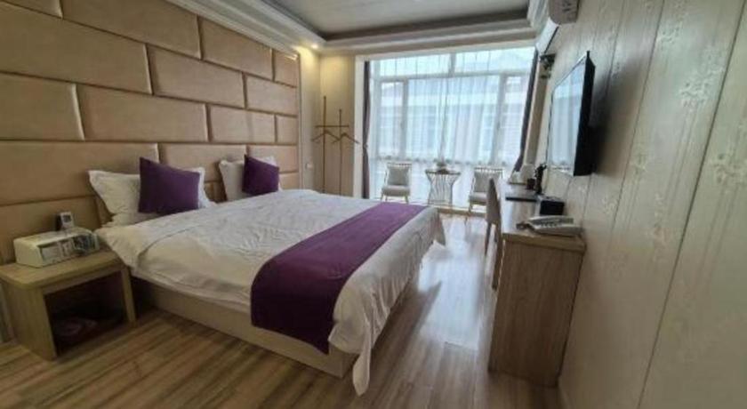 Shell Baoshan District Songbin Road Subway Station Hotel