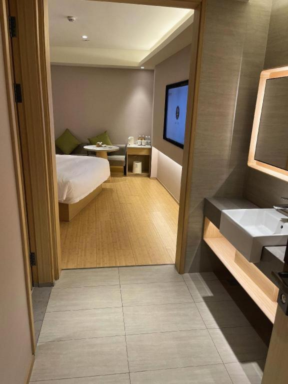 Ji Lujiazui Babaiban Hotel