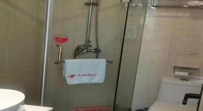 Hotel Shell Baoshan District Songbin Road Subway Station