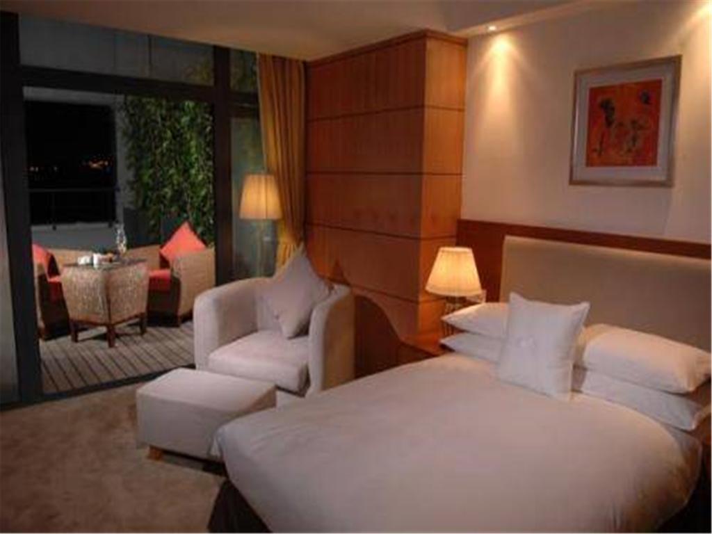 Gloria Plaza Kangqiao Hotel 3*