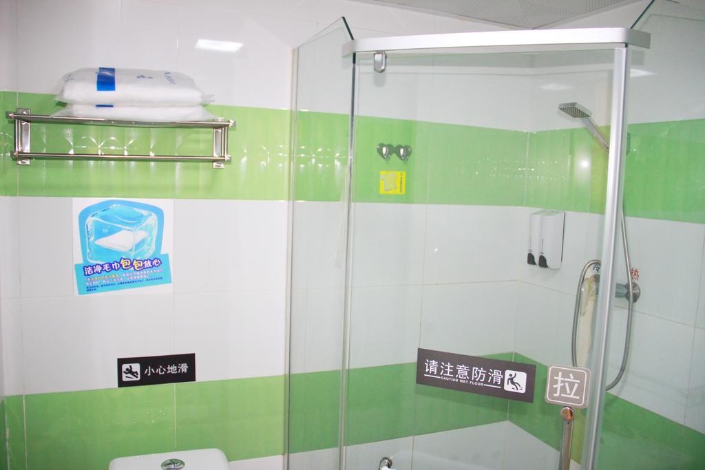 7days South Xizang Road Subway Station Hotel 2*
