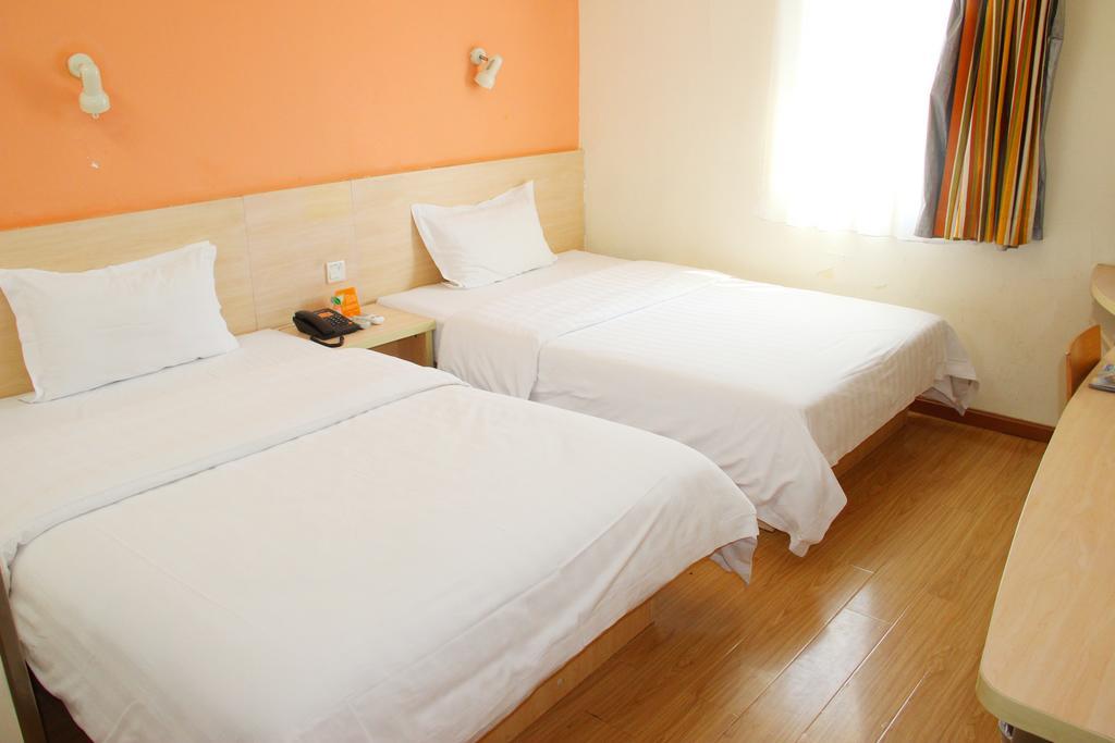 7days South Xizang Road Subway Station Hotel