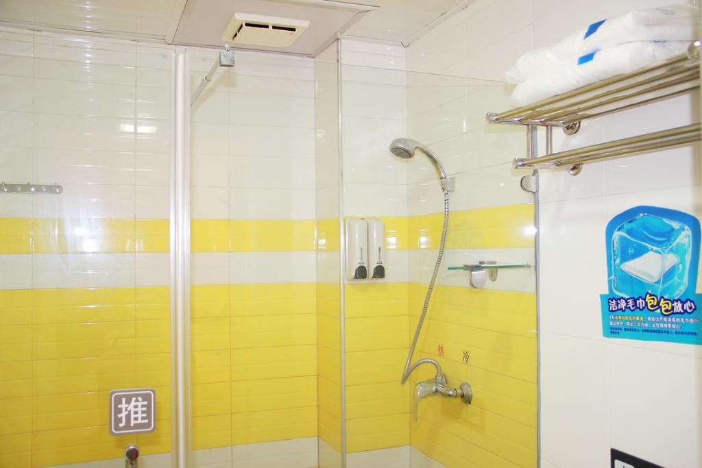 7days South Xizang Road Subway Station Hotel 2*