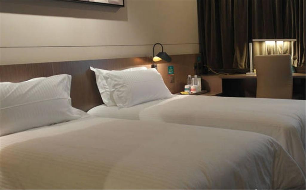 Jin Jiang East Hotel 2*
