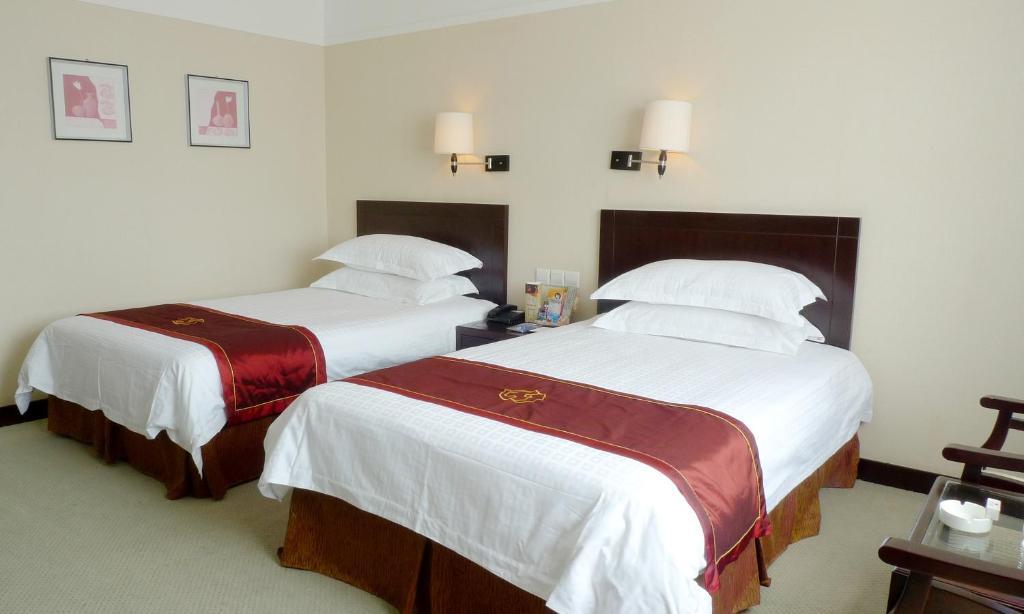 Hongluyuan Ningjiang Grand 3* Shanghai