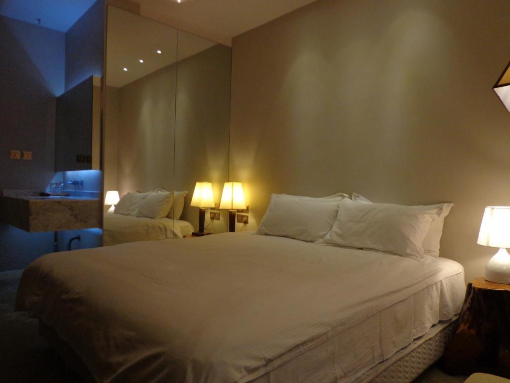 Yazhou Hotel 2*