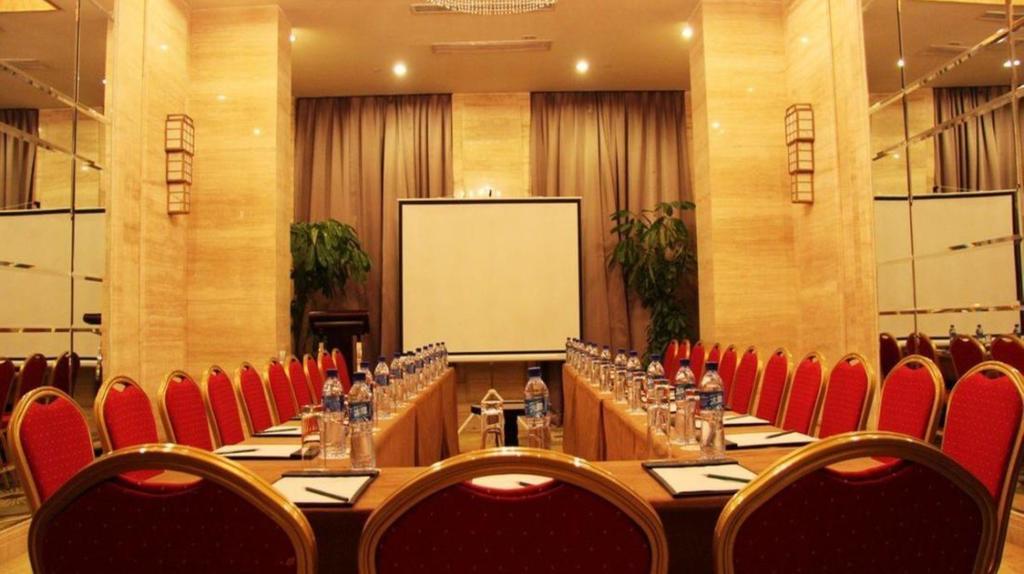 Lee Gardens 4* Şanghay