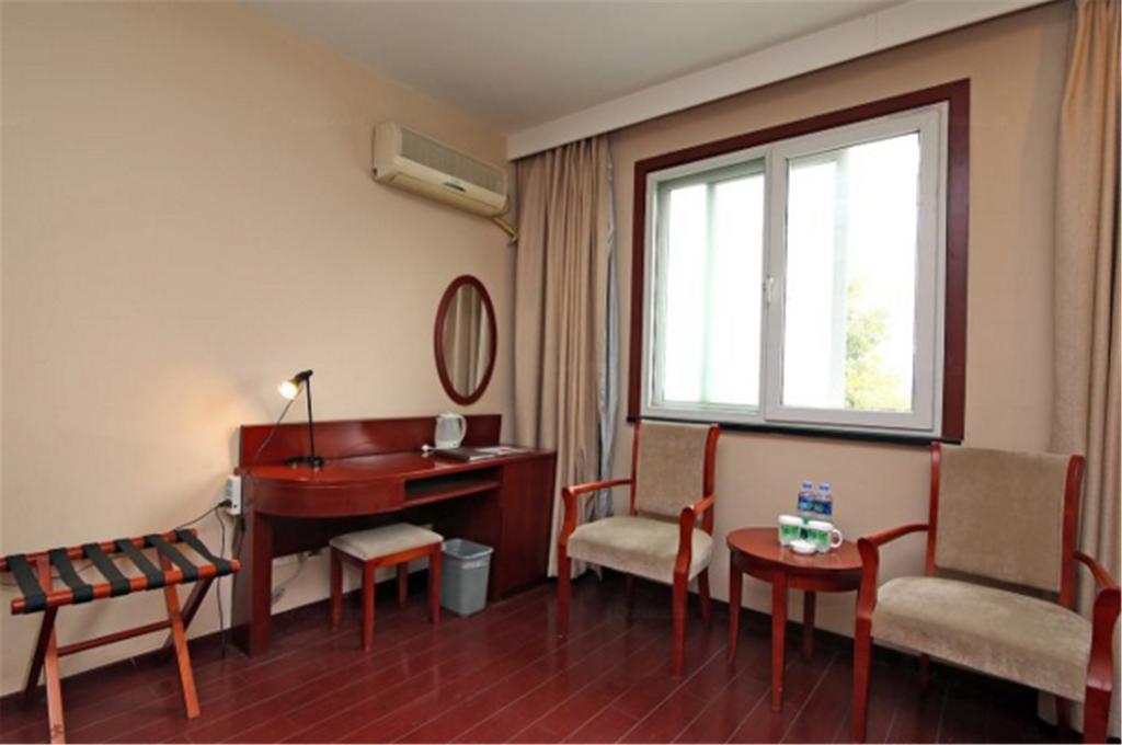 Greentree Inn Shanghai Jiangwan Town Express Hotel