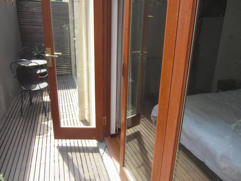 Shanghai Lane Apartment