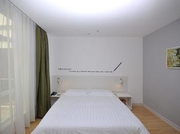 168 Nanhui Huinan Subway Station Hotel 2*