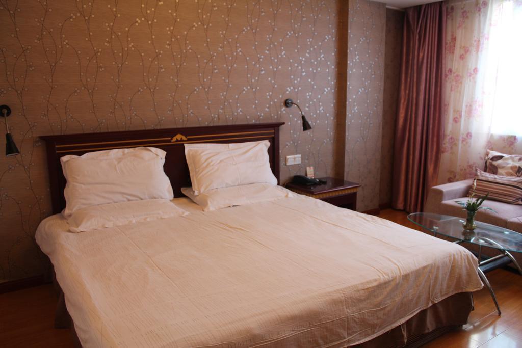 Yiting Four Season - Dongfang Road Branch Hotel 2*