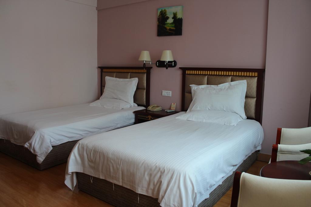 Hotel Yiting Four Season - Dongfang Road Branch 2*