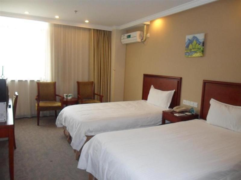 Greentree Zhujing Business Hotel 3*