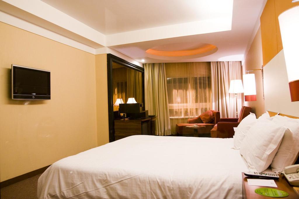 Hotel Topsun On The Bund 4*