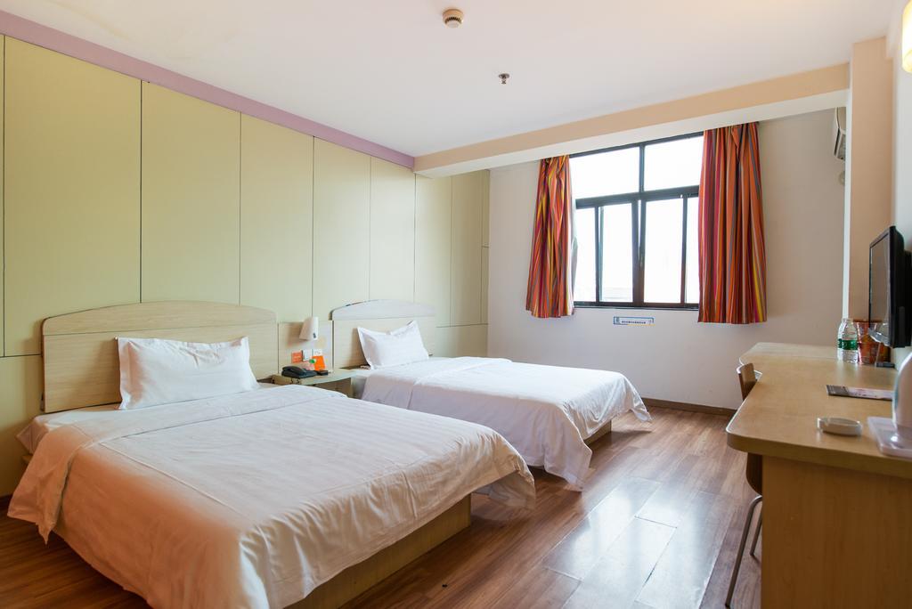 Hotel 7Days Inn Shanghai Railway Station 2*
