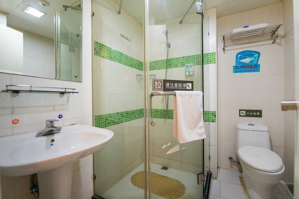 Hotel 7days Changshou Road Subway Station 2*