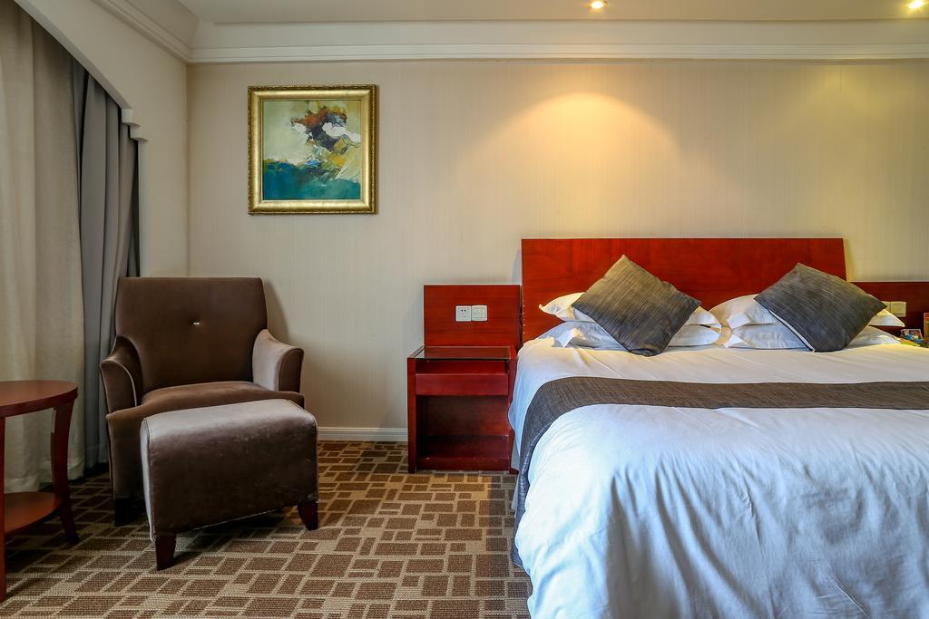 Hotel New Century Manju Hotel-shanghai Railway Station 3*