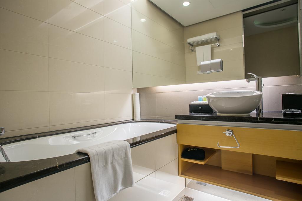 Hotel Regal Jinfeng 4*