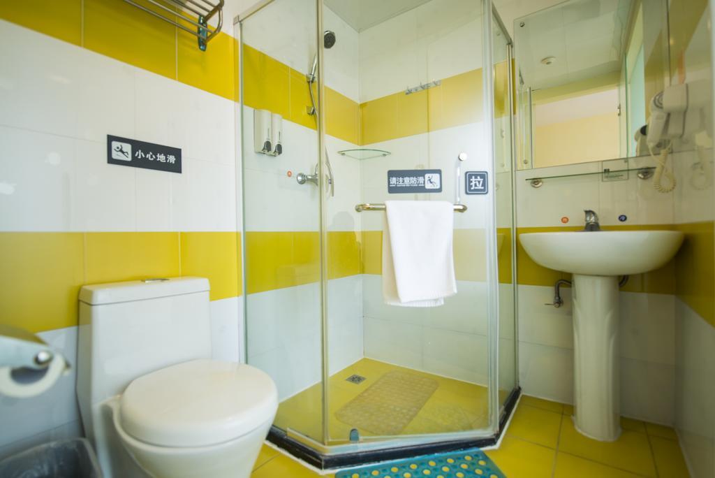 Hotel 7Days Inn Shanghai Lujiazui Shimao Riviera Garoaden 2*