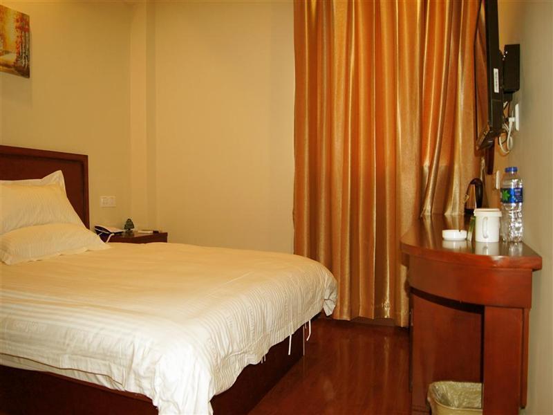 Hotel Greentree South Railway Station Xujiahui Stadium Subway Station Shell 3*