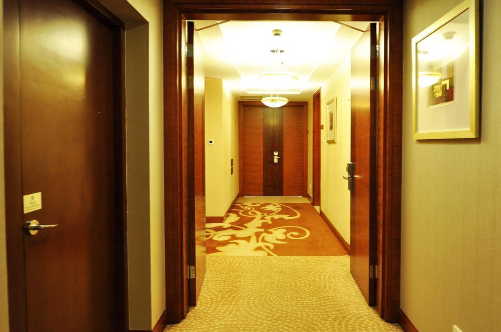 Hotel Howard Johnson Caida Plaza 5*
