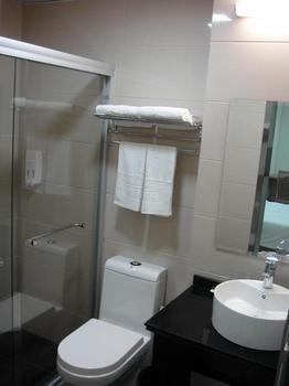 Hotel Super 8 Hongqiao Airport Bei Di Lu 3*