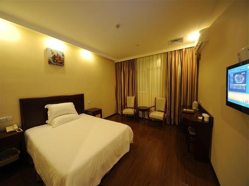 Otel Greentree Jiading Fangzhou Times Square Express 2*