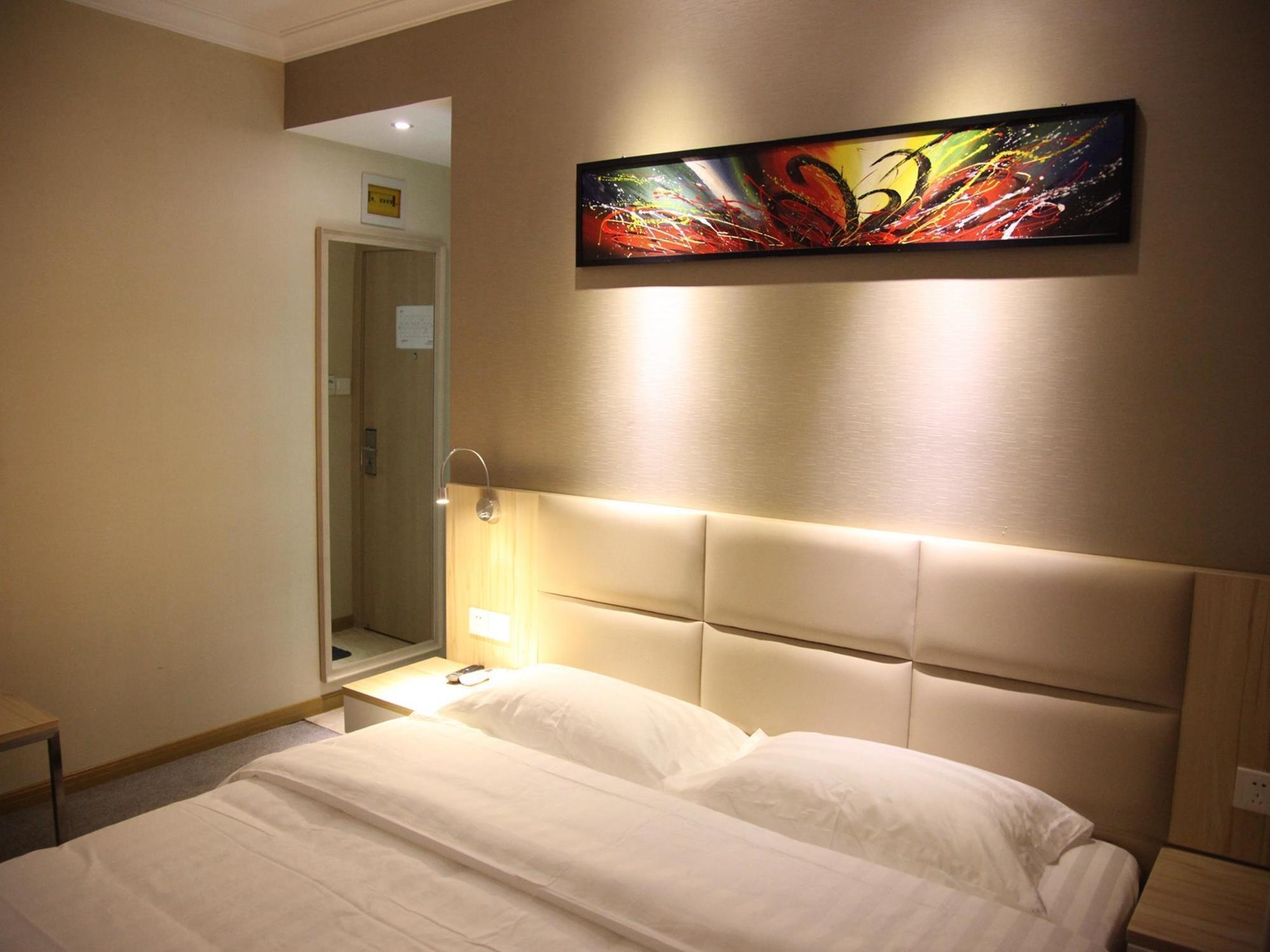 Hotel Fish East Nanjing Road 2*