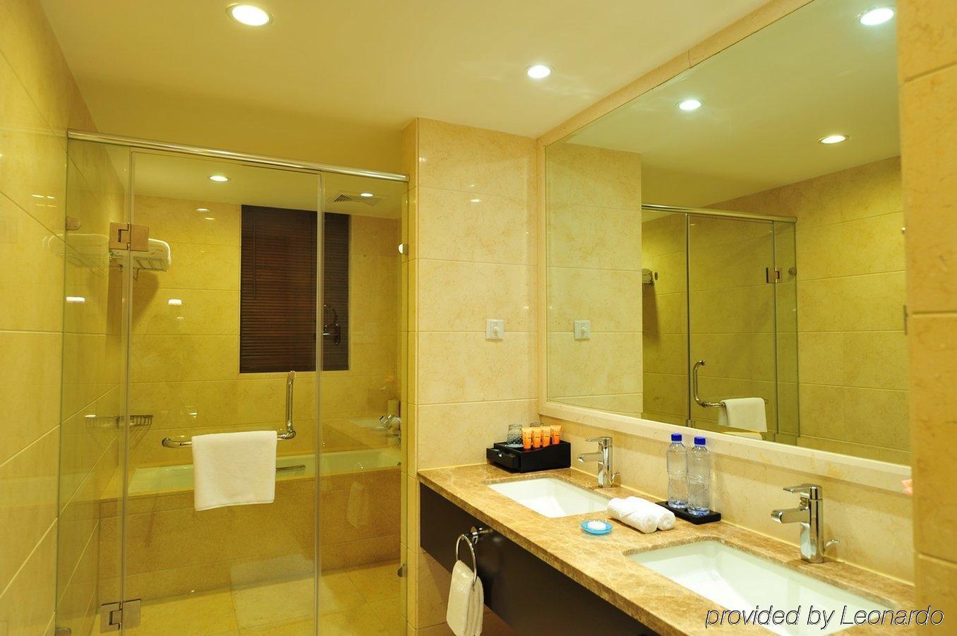 Lee Gardens Otel 4*